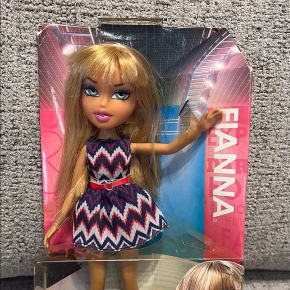 Bratz Fianna Doll - 2012 - Picture 2 of 15